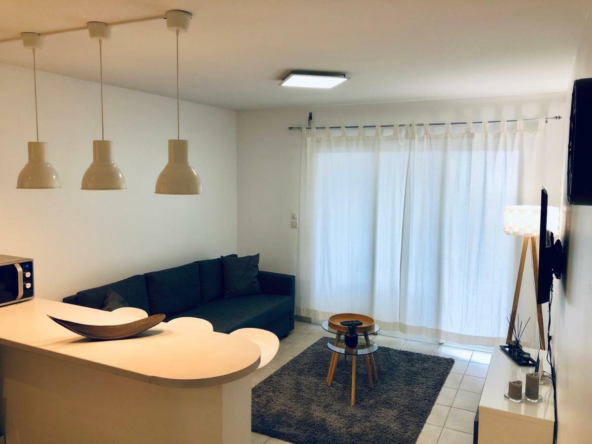 Appartement Au Bord De L'Eau Le Moule Esterno foto