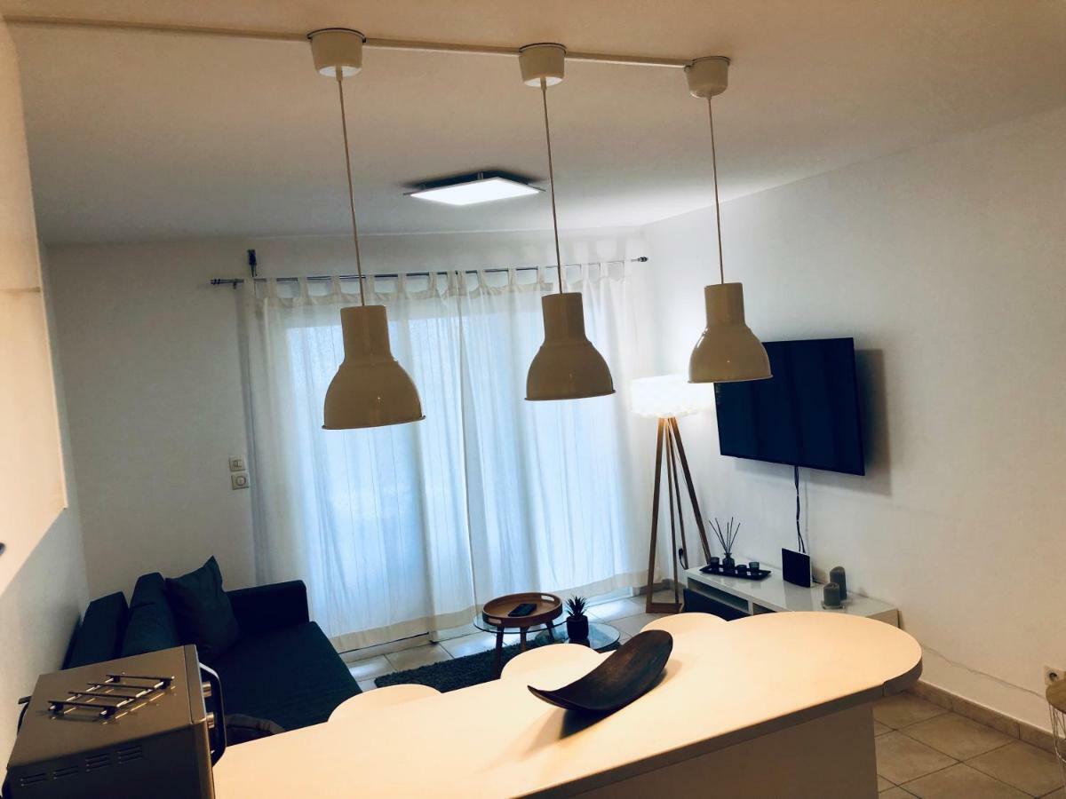 Appartement Au Bord De L'Eau Le Moule Esterno foto